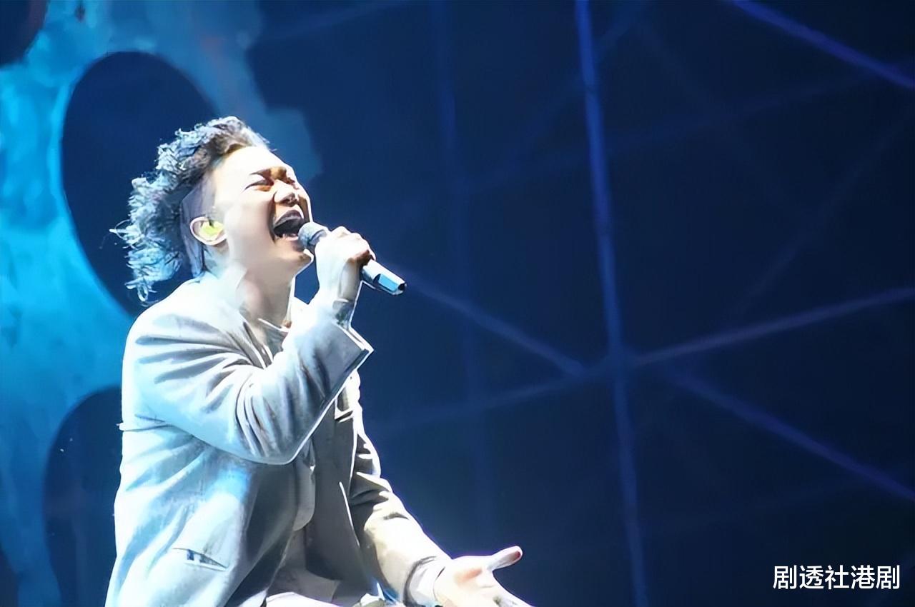 香港体育馆|香港天王级歌手时隔六年红馆开唱，老婆是港姐冠军，依然恩爱如初