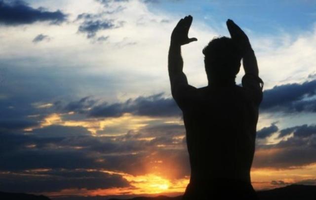 |阳气不足的人,尽量远离这些诱因,坚持2个习惯,助你阳气慢慢补