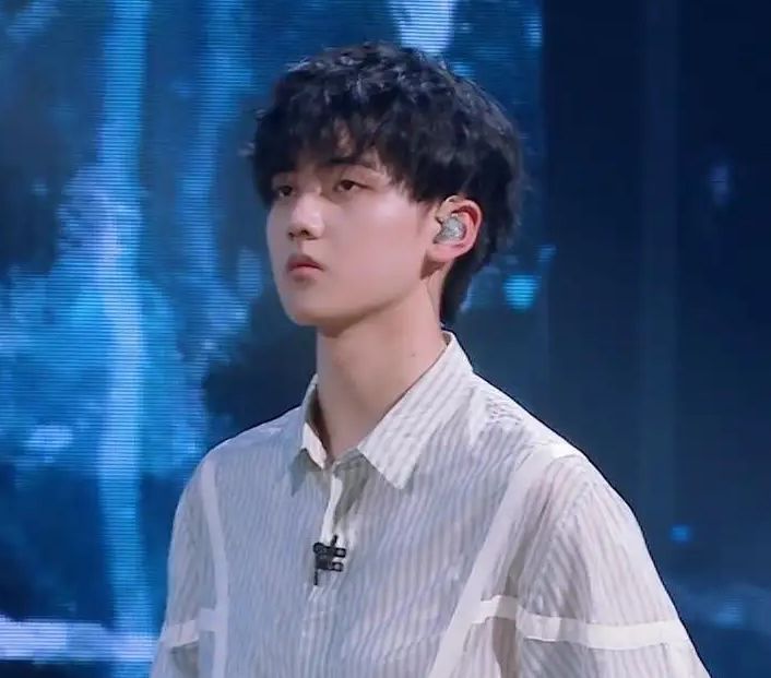 焉栩嘉|焉栩嘉罕见分享近况,面部圆润模样大变,网友直呼撞脸张子枫