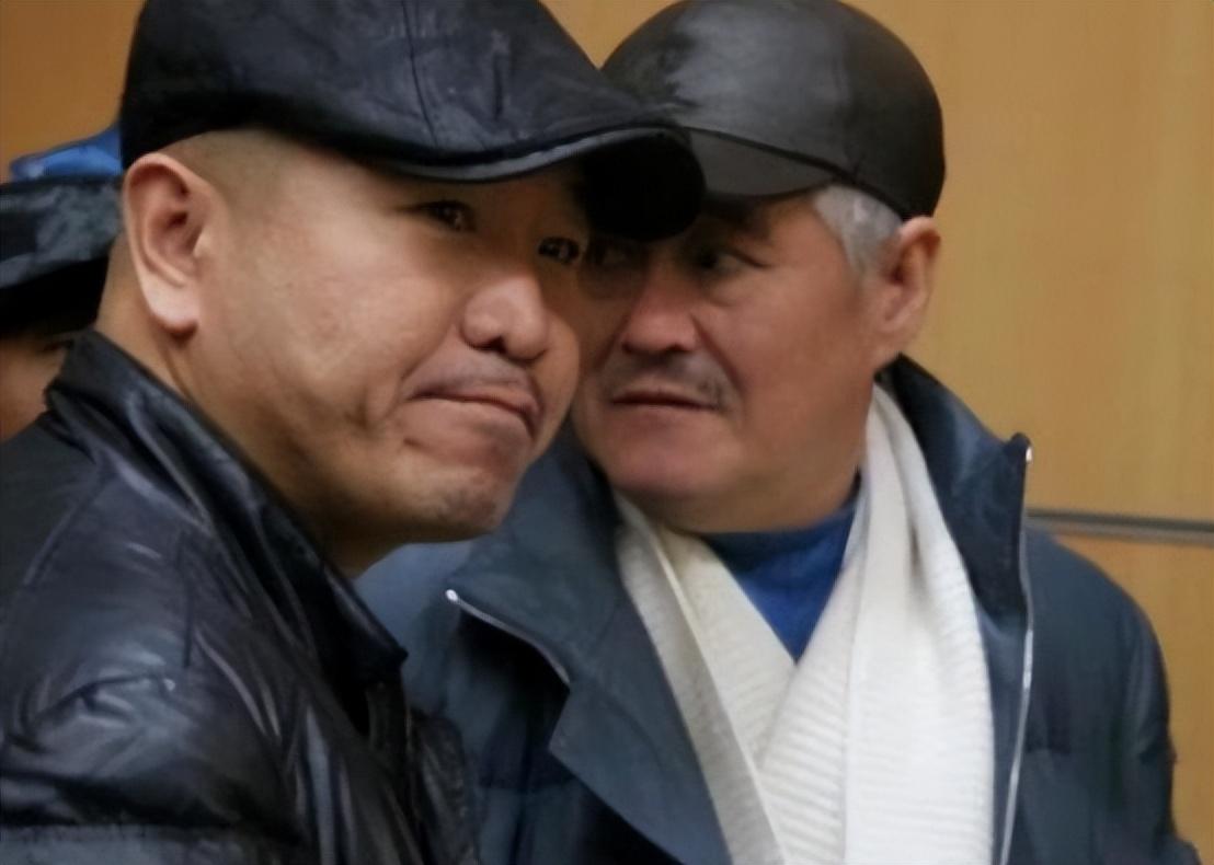 王小利|王小利：与相伴7年的发妻离婚后，转身娶小11岁李琳，他怎样了