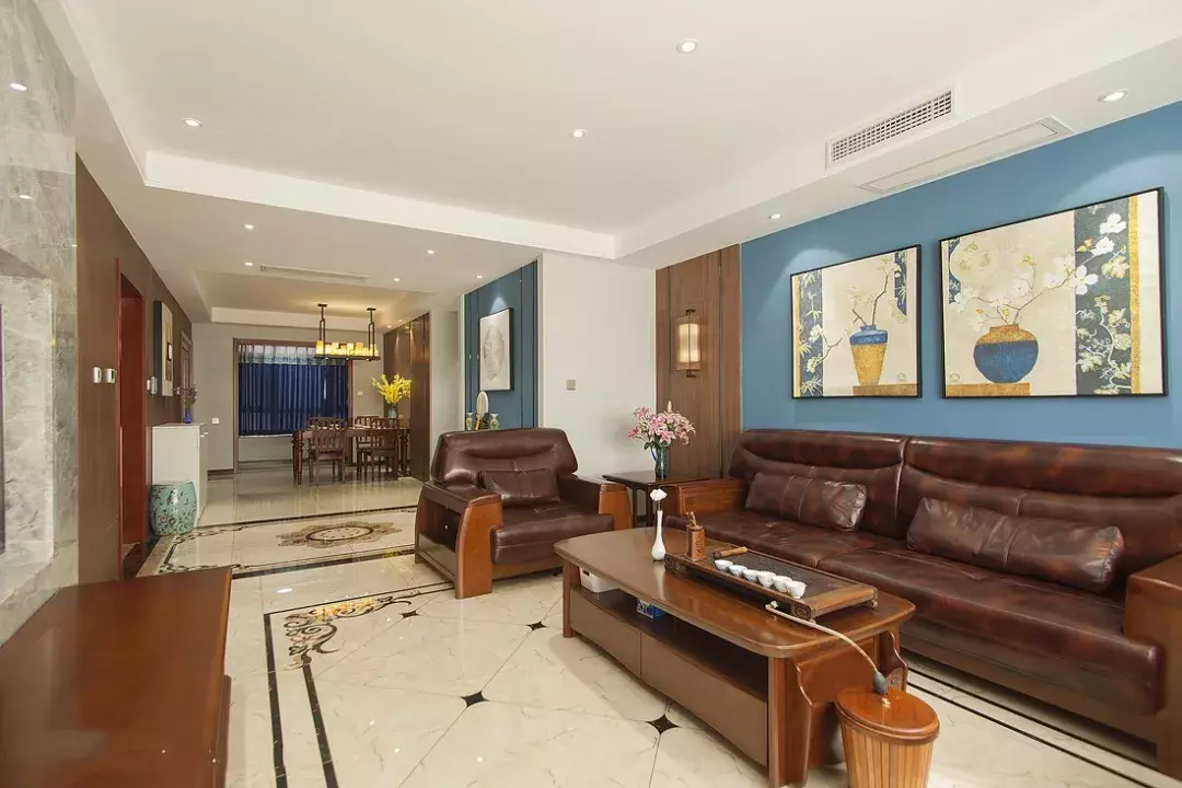 客厅沙发摆L型还是一字型?经设计师一改,家里上档次多了