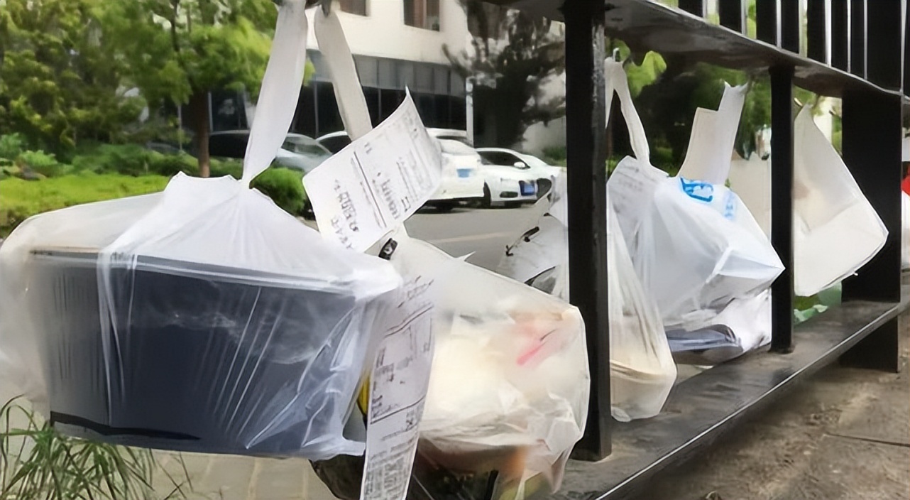 偷吃别人外卖的小孩进医院后,家长:我家小孩没错,必须赔钱