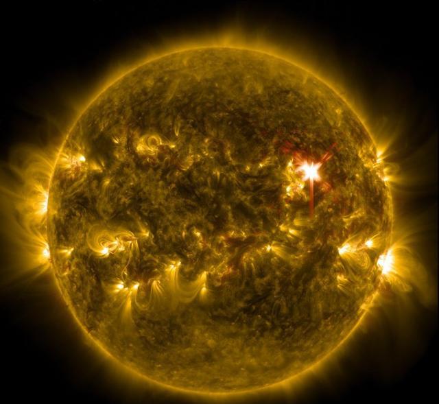 雷诺纬度|一年有8个月出现极光，人口仅34万，冰岛为什么容易形成极光？