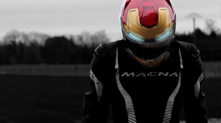 白冰|网红白冰：14岁辍学，25岁买别墅豪车，因外滩狂轰油门人设翻车？