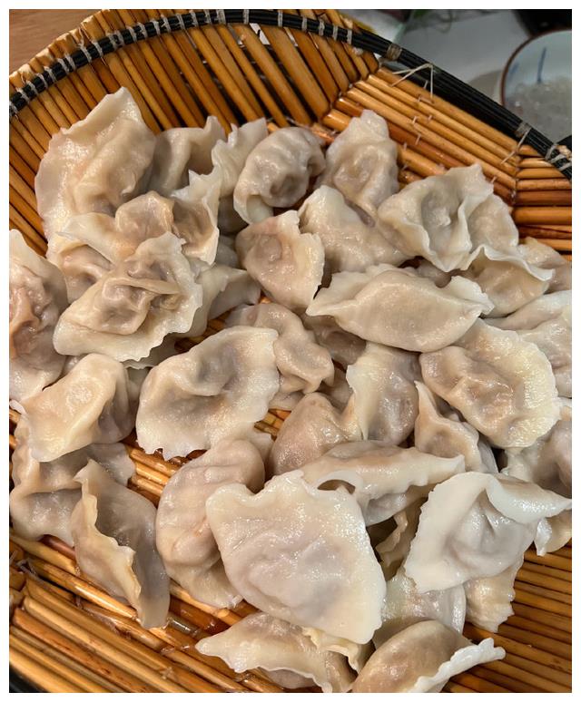 岳云鹏 岳云鹏晒减肥近照，自嘲减不了肥还费钱，关键是饥饿后的那顿饺子
