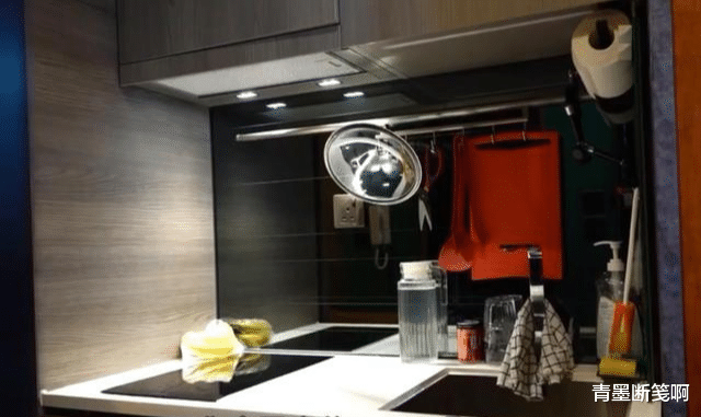 碧桂园|31岁香港独居青年，300万买下18“阳台房”，网友：太逼仄了