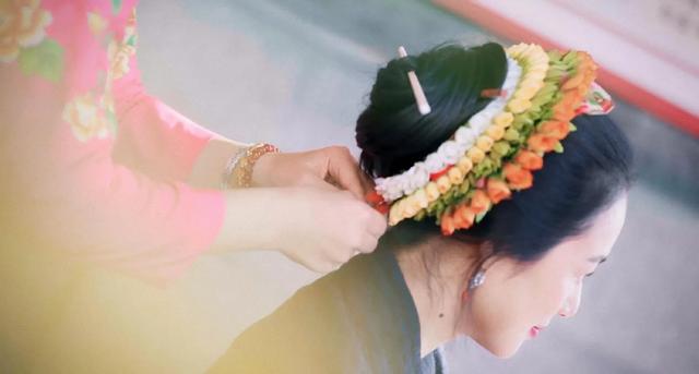 猪八戒|42岁周韵首次参加综艺,头顶簪花状态绝佳,怪不得会迷倒姜文20年