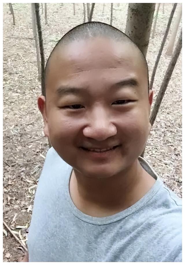 后继有人|吃个桃桃后继有人，王甜心凭矫揉造作出圈，真实身份是985高材生