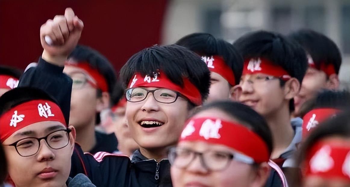 求职|高考多少分才有机会上本科？班主任坦言：比起分数，省排名更重要