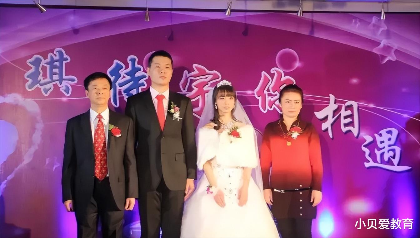 邓清明|邓清明顺利圆梦,他女儿女婿外孙的全家福合影流出,一家人很幸福