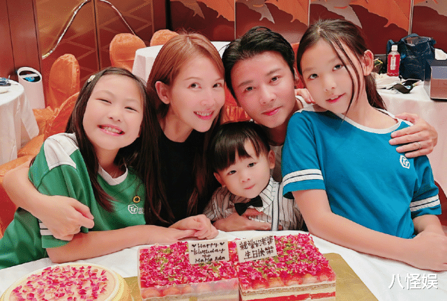 蔡少芬|蔡少芬晒与儿子玩耍照，舍不得鱼蛋长大，母子俩对视大笑好幸福