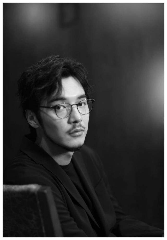 爱情公寓|爱情公寓女演员现状,有人坚持演戏,有人直播卖货,卖得还是假货