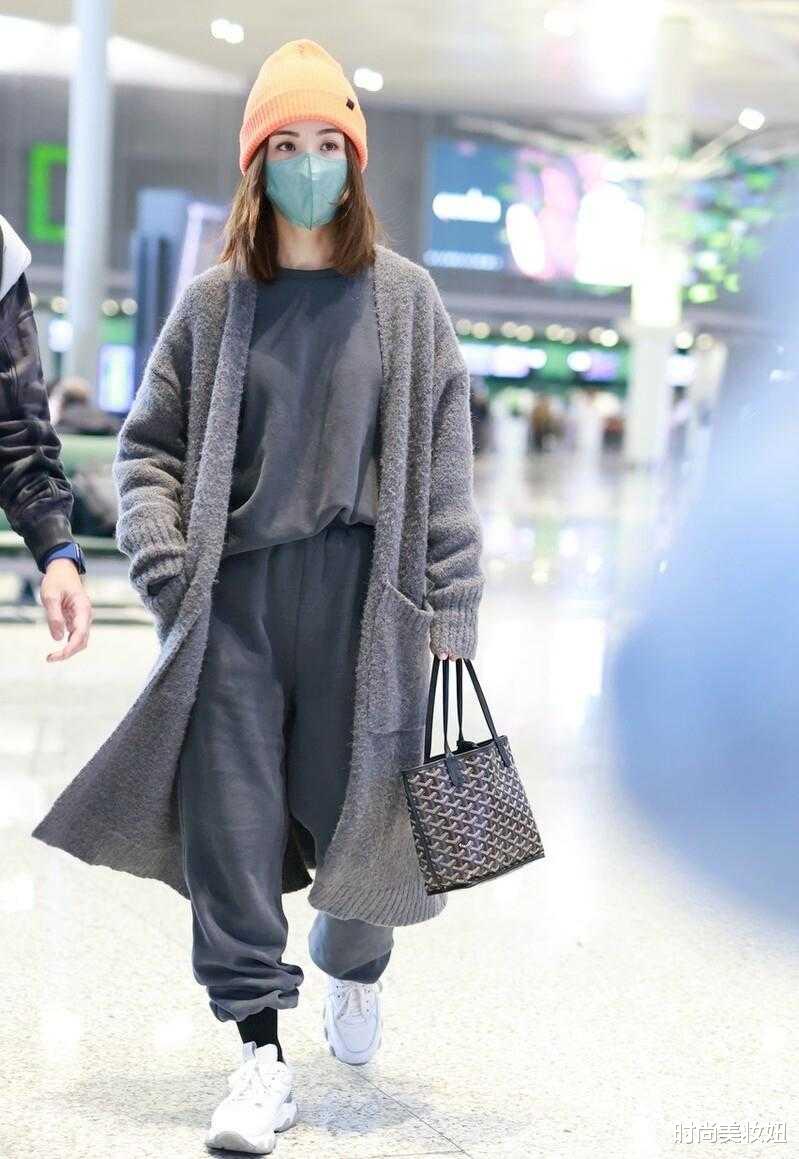 穿衣搭配|阿Sa真懂“高级感”穿搭，同色系叠穿简约大气，越简单越显气质