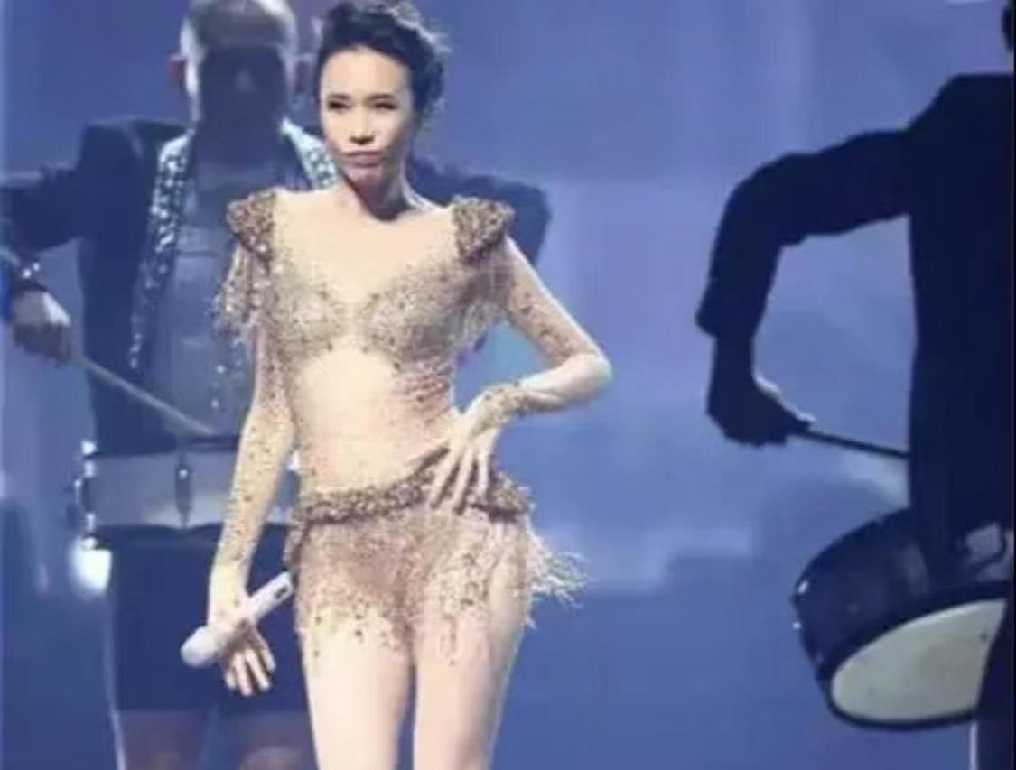 钟丽缇|17位混血女星现状：李嘉欣家庭美满，钟丽缇发福，卢靖珊官宣当妈