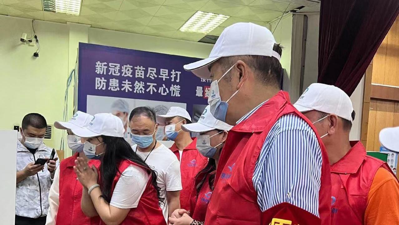 林威|港星林威浙江当志愿者！头发花白忙前忙后，长居内地住古朴农家院