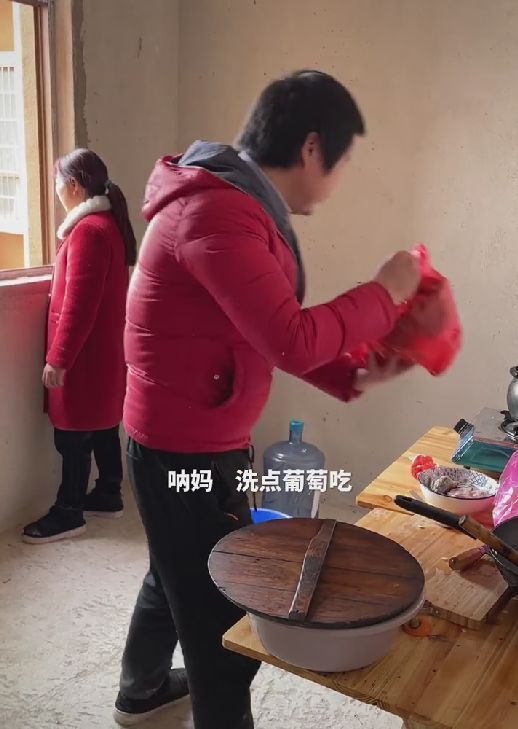 苹果|偶遇网红牛爱芳,用苹果手机住五星级酒店,人前人后大不同