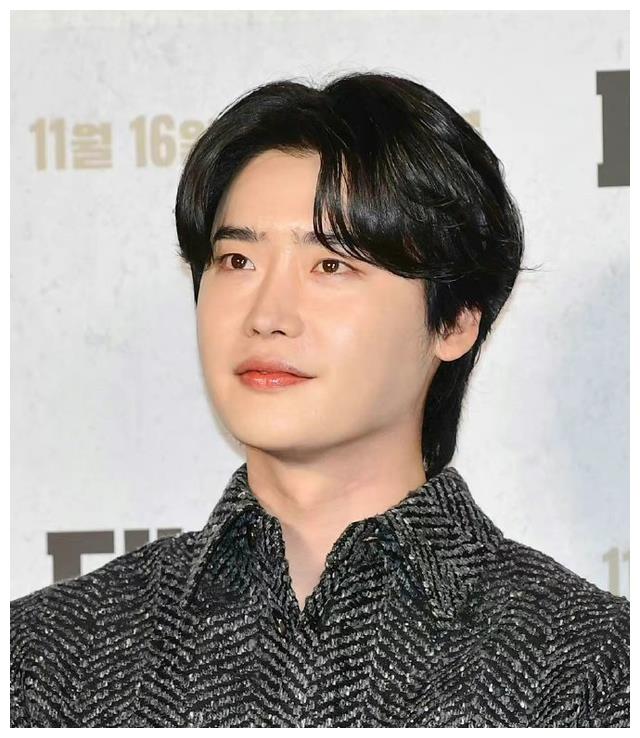 韩国男星约好一起“变脸”？李敏镐李钟硕李栋旭脸肿，尼坤发福