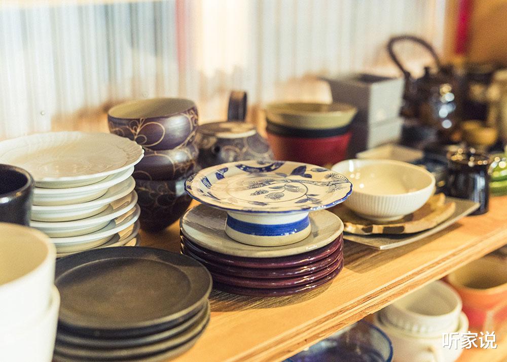 毛坯房|37岁大叔在毛坯房里住12年,107㎡狭长户型里,到处是“水泥感”