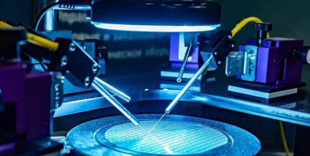 芯片|EUV光刻机没用了?日本之后,中国高端芯片解决方案来了