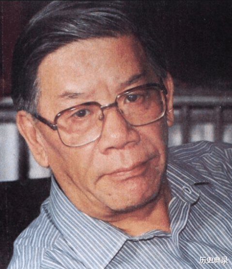 新蝙蝠侠|从间谍到演员的文化部副部长,上任后:我不知道为什么选中我