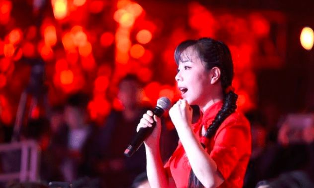 王二妮|她是国家一级演员，因买不起房重回农村，如今下地干活成日常