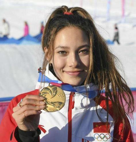 易烊千玺|“玉娇龙”谷爱凌携手易烊千玺秒变迷妹，我害羞了手都出汗了！