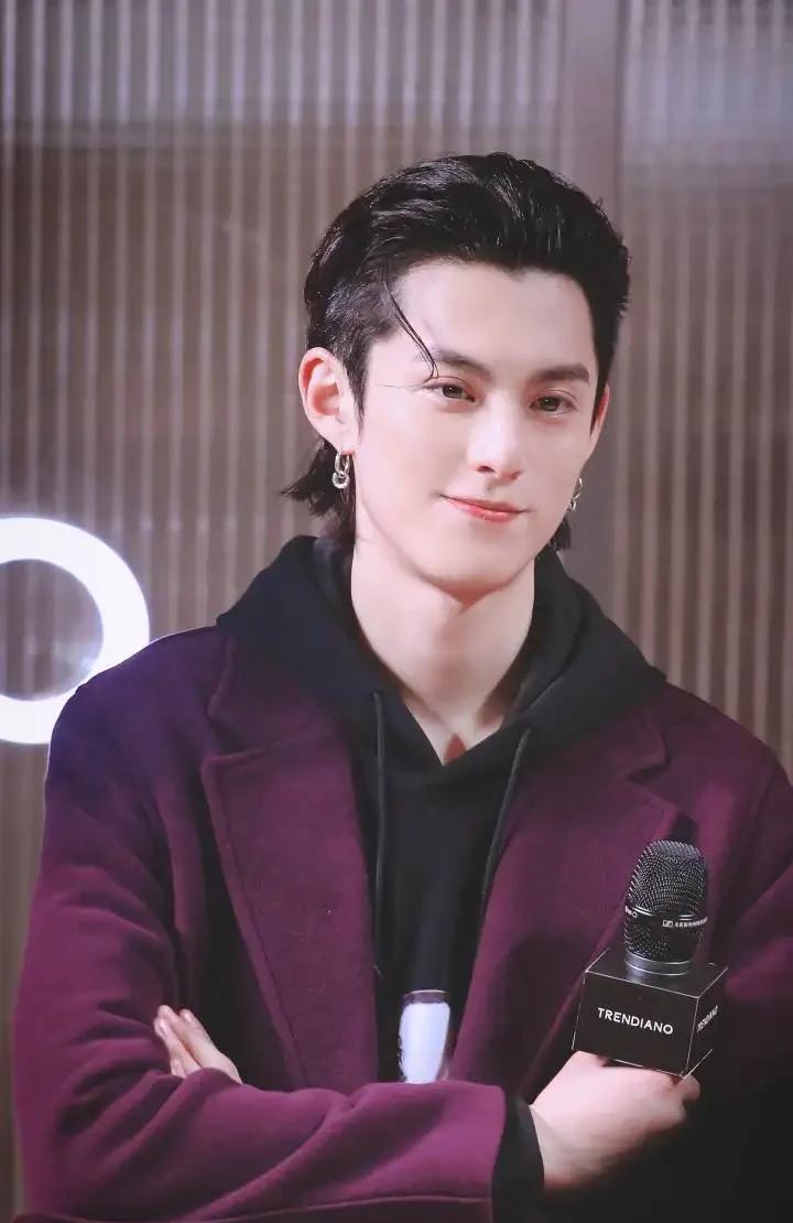 王鹤棣|被曝6年初恋女友照样火成顶流，台偶教母柴智屏赞：彭于晏+霍建华