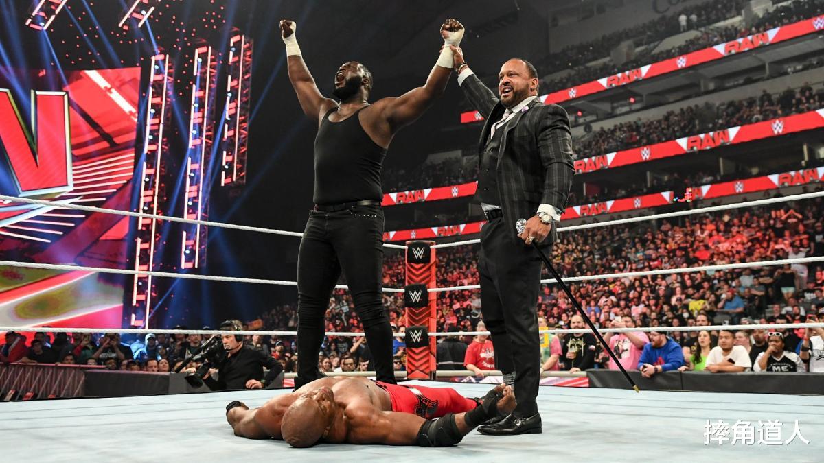 wwe|伊莱亚斯“弟中弟”回归WWE，“肌肉小爹”重夺NXT冠军！
