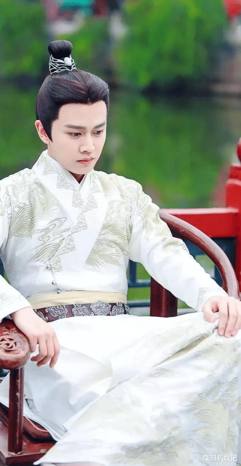 易烊千玺|长相耐看的男星，只服这7位！初见其貌不扬，再见如同“换脸”