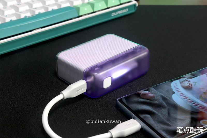 wi-fi|通勤充电无负担，小巧冰透好养眼，闪极随行移动电源体验