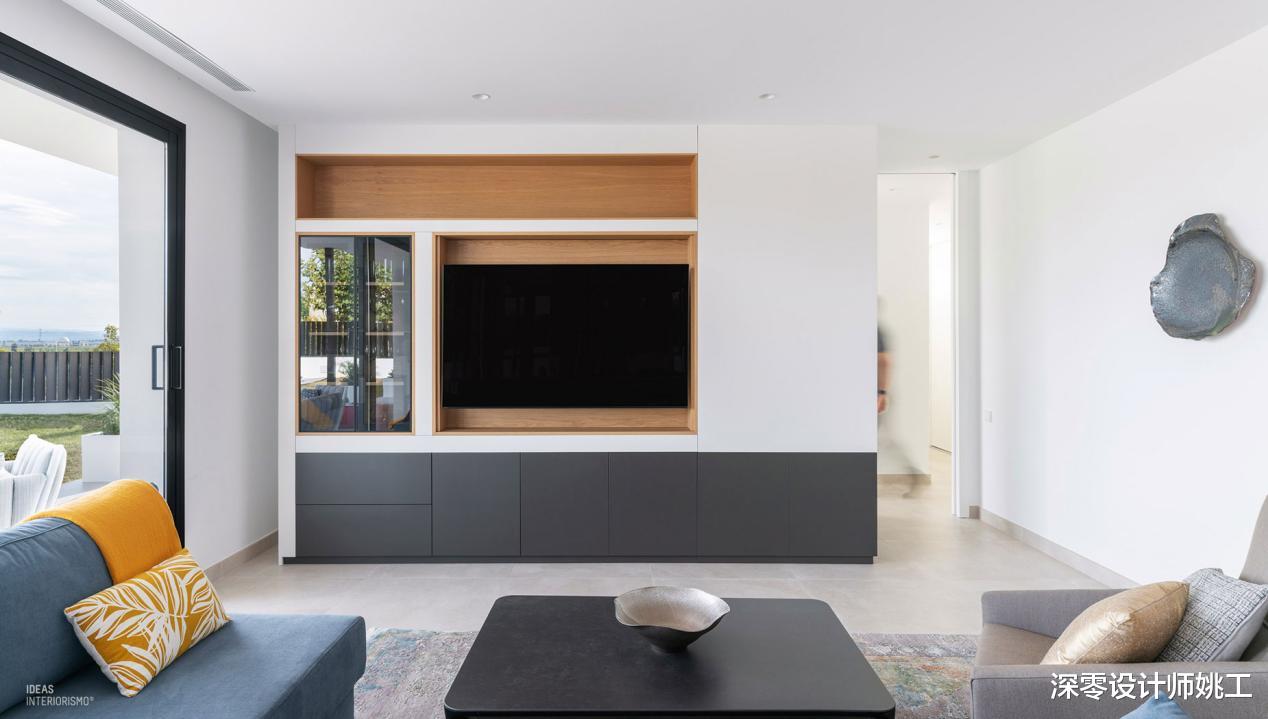 男主人公晒出210㎡新家,简约风的清新舒适,外带个游泳池羡煞旁人