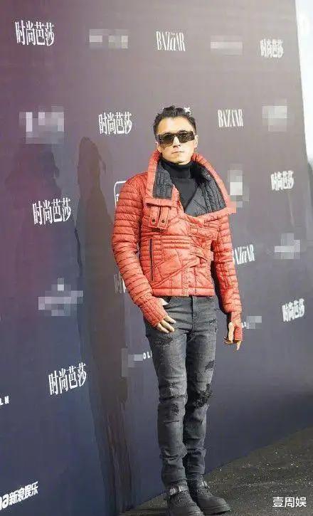 谢霆锋|谢霆锋在火锅店吃猪脑花，衣品一言难尽，网友：以为是外卖小哥