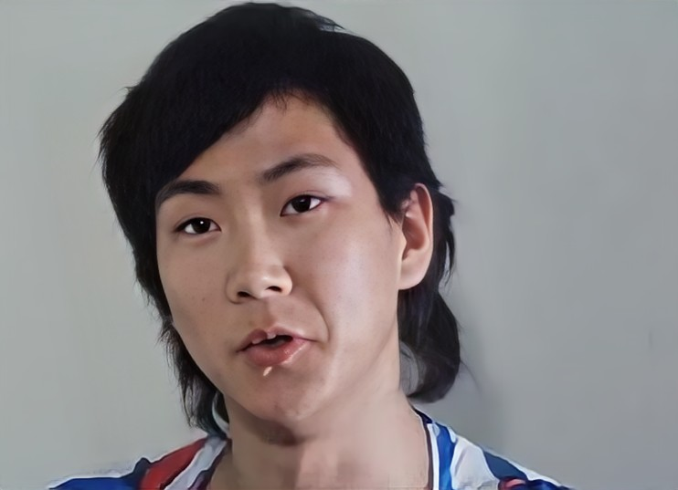 牛莉|牛莉：24岁嫁给“圈外人”刘亚东，婚后生三子，结婚25年恩爱如初