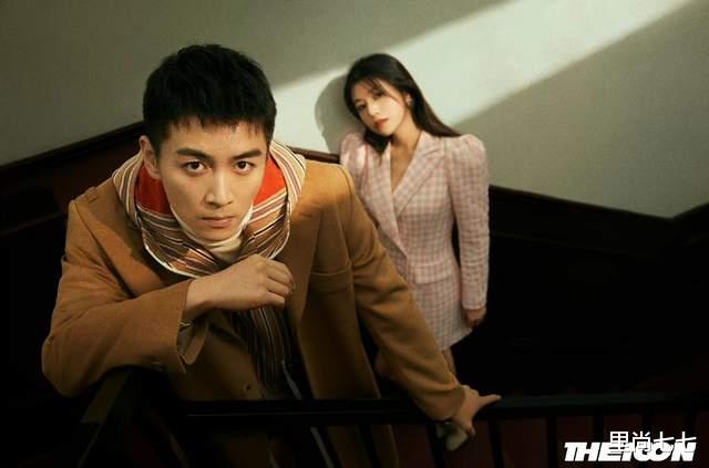 陈晓|陈晓夫妇罕见合体，陈妍希换新风格大变样，陈晓“望妻眼”太温柔