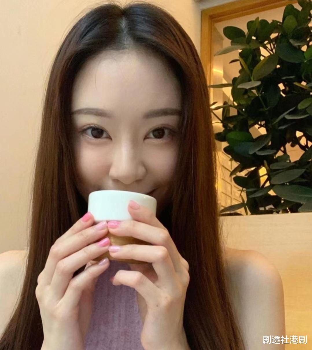 叶蒨文|是非多!TVB女神小花自嘲“少数族裔”遭抨击,疑不堪压力而删留言