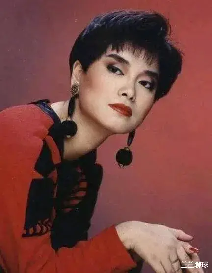 毛阿敏|身价180亿的歌坛大姐毛阿敏入住高档酒店20多天,却拿了酒店40多套洗护用品?