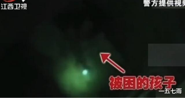 2013年女童离奇失踪，民警在母亲同事家发现16袋土，打开发现猫腻