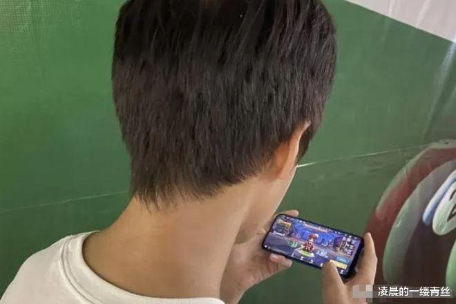 尼康|孙子把爷爷的养老钱充值游戏了,腾讯平台退部分费用,而华为拒绝