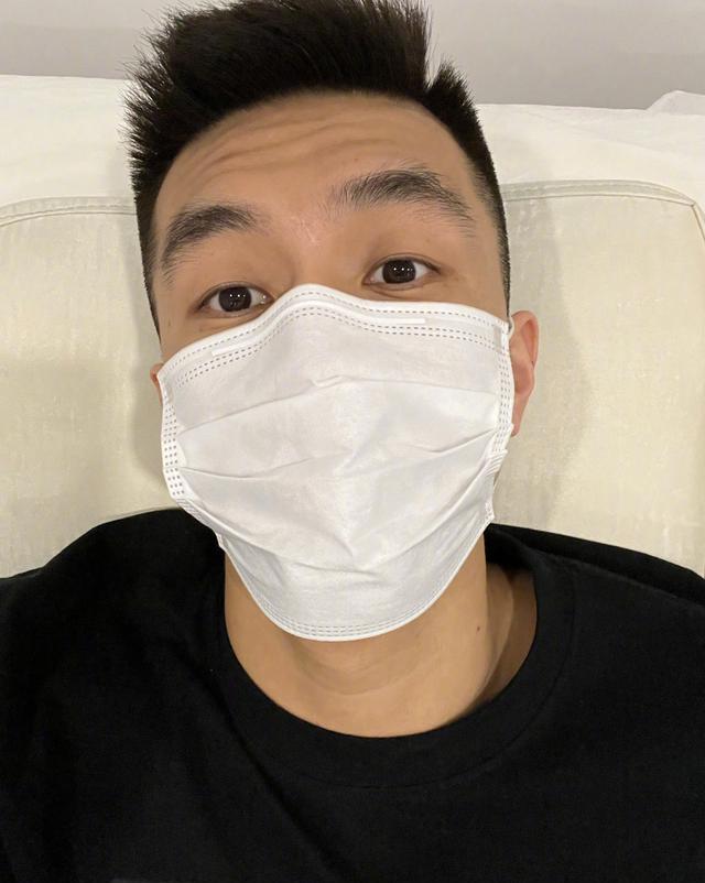 利物浦|不容易! 郭艾伦夺冠后赴青岛治伤, 治疗时一脸痛苦废手废腿废人!