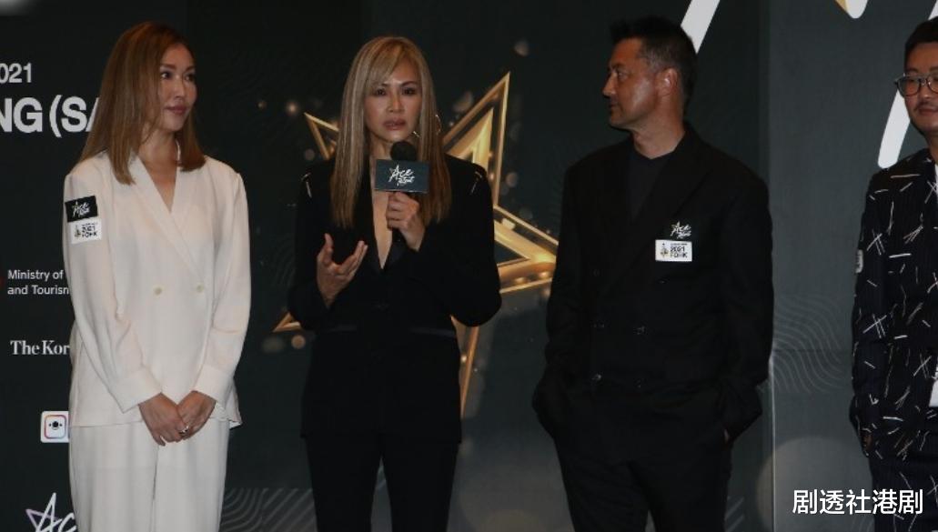 超模|曾抗拒女儿出柜！香港名模承认最终无奈接受，早前已在美国办婚礼