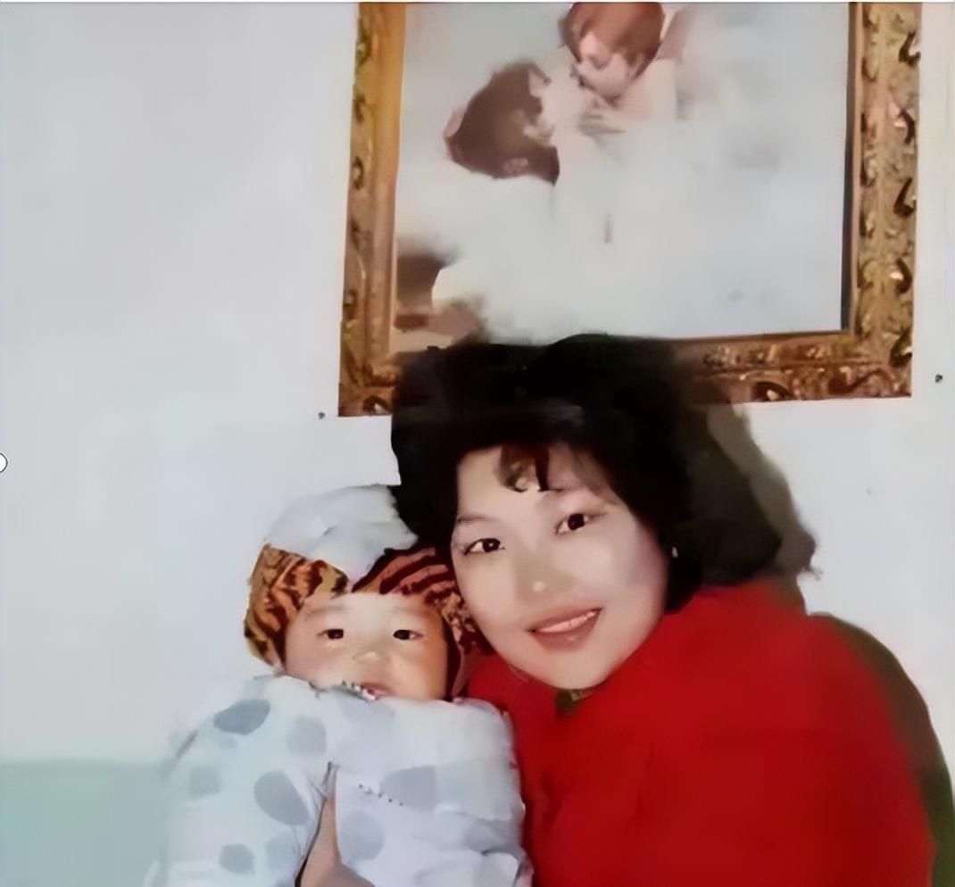 88年,湖北26岁妈妈生下脑瘫儿,曾被丈夫抛弃,儿子07年考入北大