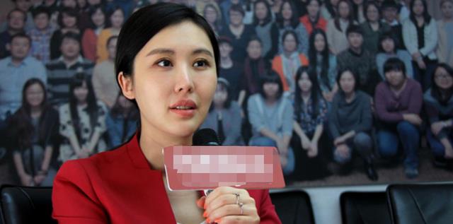 田朴珺|王石妻子田朴珺晒近照,居家努力锻炼,一双长腿引人关注