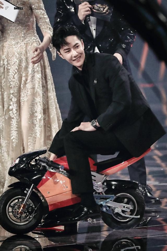 王一博|王一博三次街舞出场对比太明显，粉丝：孩子长大了！