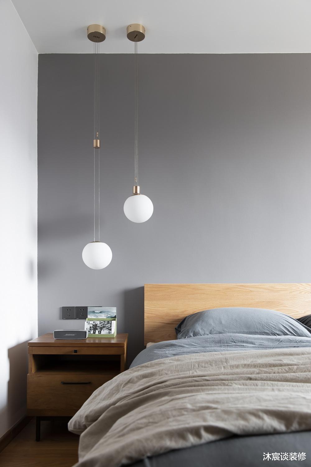 她家虽不大，但赢在简洁敞亮，温馨实用的空间住着很舒适，晒一晒