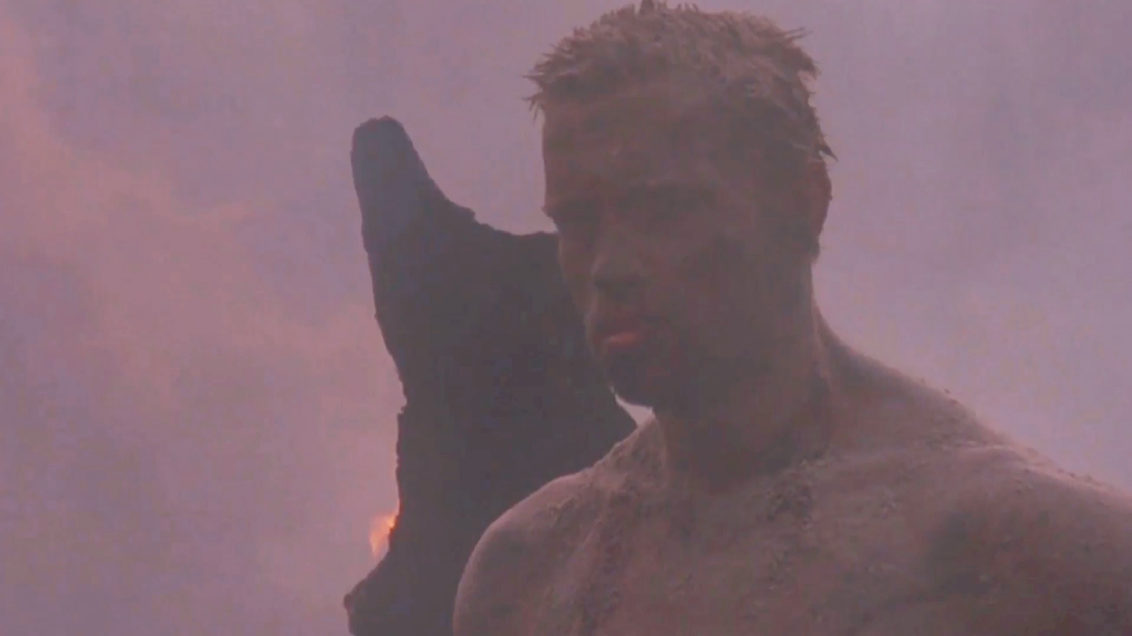 钟楚曦|为什么人类对战铁血战士都是使用原始工具？