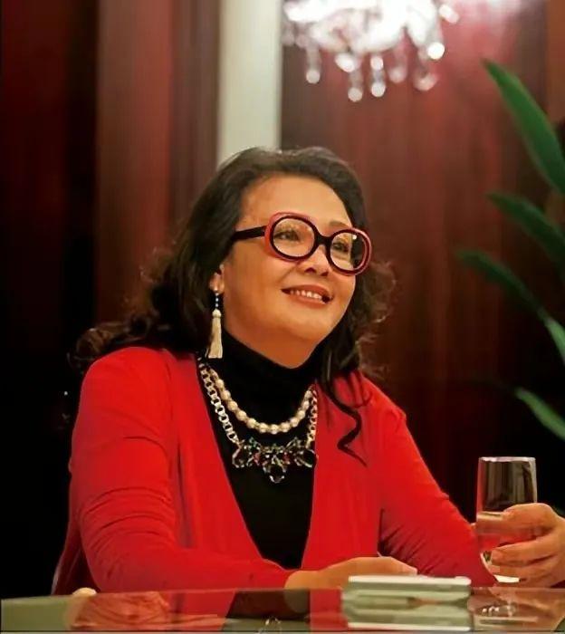 大S|起底大s的后台她的干爹杨登魁，暗恋过大s，帮李连杰摆平过仇家