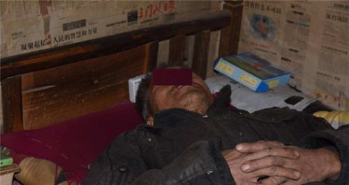 福建男子瘫痪后女友搬走儿子不养,独居30多天死亡,法院怎么判的