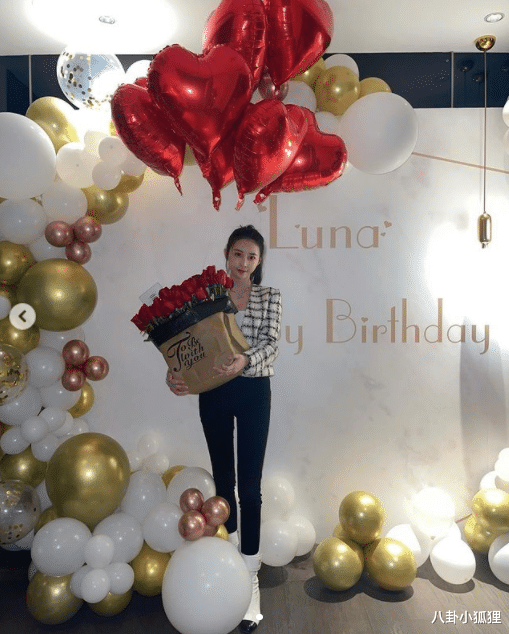 潘玮柏|潘玮柏车内自拍，身后现婴儿座椅，网友猜他真的喜当爹有宝宝了？