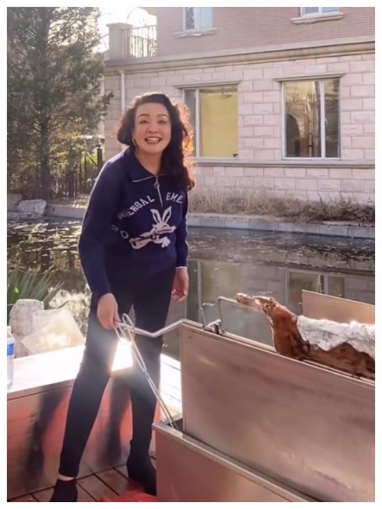 张兰|“奇女子”张兰横刀立马，孤军上阵，大S注定要被撕得稀碎