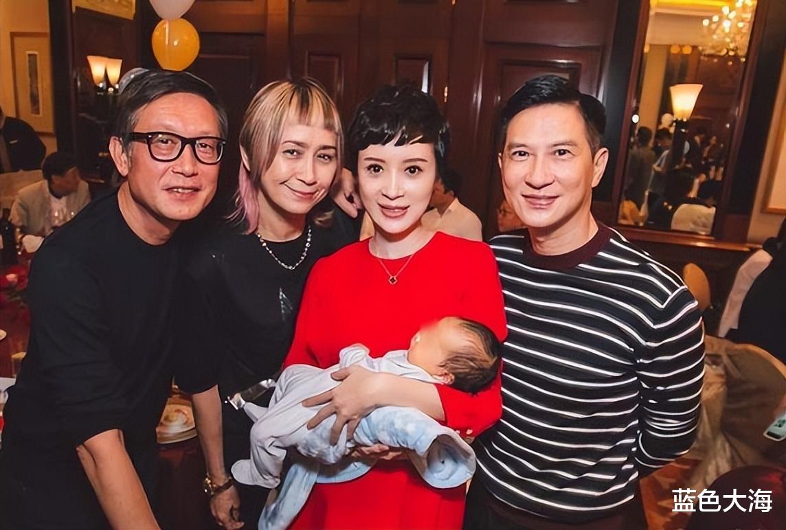 金巧巧|“孔雀公主”金巧巧:嫁入豪门后和丈夫人前恩爱,人后各玩各的